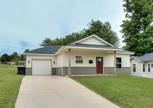 2nd image of 2105 Ne 12th St, Oklahoma City, OK 73117 | MLS# 1232547