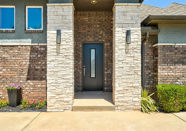 2nd image of 2433 Nw 173rd St, Edmond, OK 73012 | MLS# 1232551