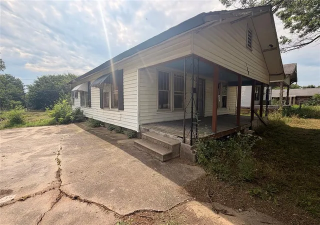 Homes for sale in Wewoka, OK | 612 S Wewoka Ave, Wewoka, OK 74884 | MLS# 1232554