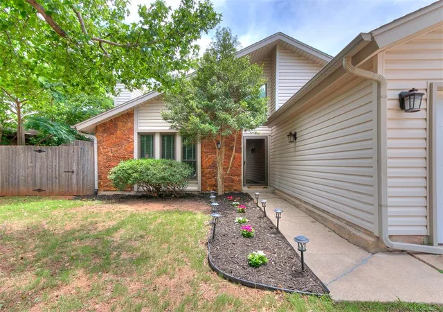 2nd image of 8908 N Mcmillan Ave, Oklahoma City, OK 73132 | MLS# 1232559