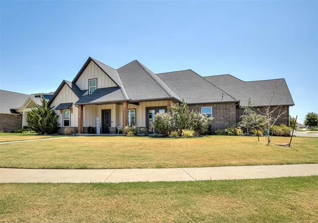 Photo 3 of Single family home for sale at 616 Vintage Dr, Norman, OK 73069 | MLS# 1232577 | Listing updated on 2026-09-15
