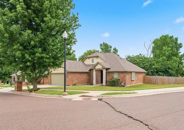 2nd image of 1400 Biltmore Ct, Norman, OK 73071 | MLS# 1232581