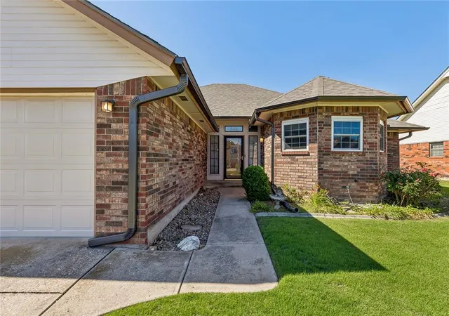 Homes for sale in Midwest City, OK | 10620 Songbird Ln, Midwest City, OK 73130 | MLS# 1232585