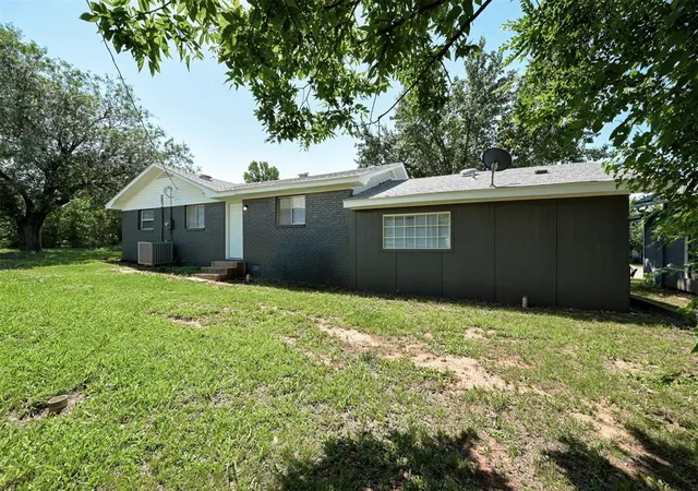 Homes for sale in Chandler, OK | 420 E 12th St, Chandler, OK 74834 | MLS# 1232587
