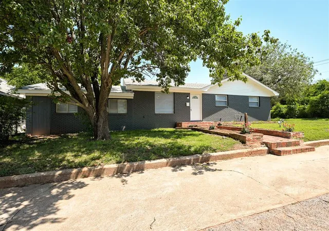 Homes for sale in Chandler, OK | 420 E 12Th St, Chandler, OK 74834 | MLS# 1232587