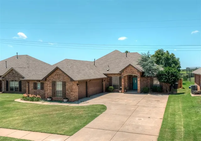Homes for sale in Edmond, OK | 1850 Long Trl, Edmond, OK 73012 | MLS# 1232605