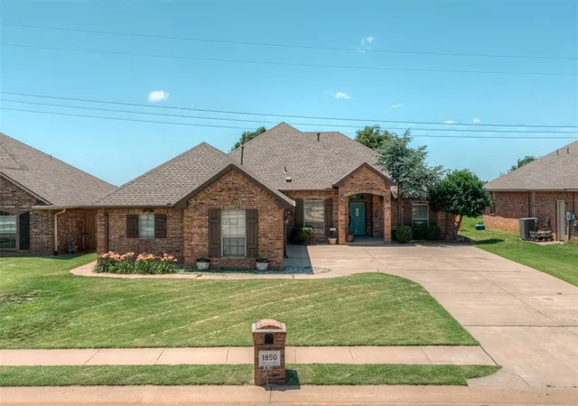 Homes for sale in Edmond, OK | 1850 Long Trl, Edmond, OK 73012 | MLS# 1232605