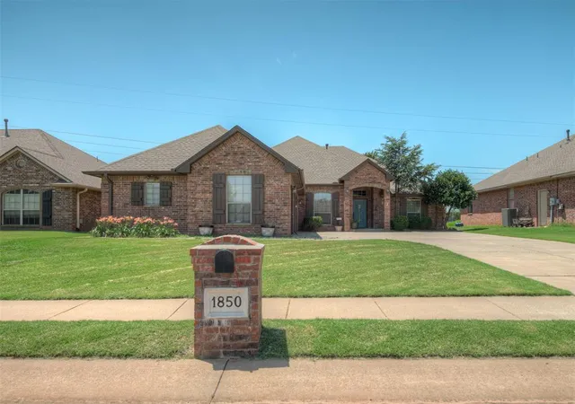 Homes for sale in Edmond, OK | 1850 Long Trl, Edmond, OK 73012 | MLS# 1232605
