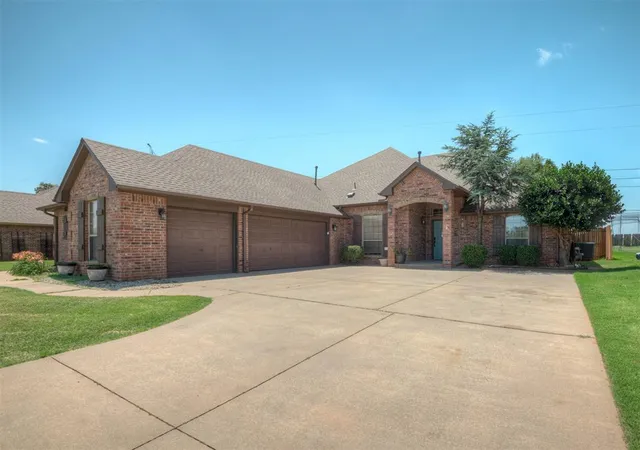 Homes for sale in Edmond, OK | 1850 Long Trl, Edmond, OK 73012 | MLS# 1232605