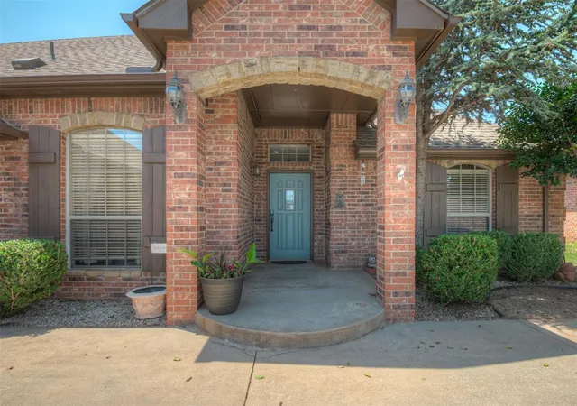 Homes for sale in Edmond, OK | 1850 Long Trl, Edmond, OK 73012 | MLS# 1232605
