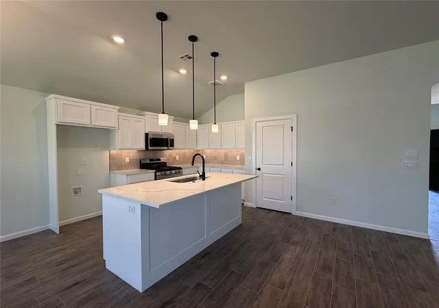 Photo 3 of Single family home for sale at 3923 Abingdon Dr, Norman, OK 73026 | MLS# 1232607 | Listing updated on 2026-10-07