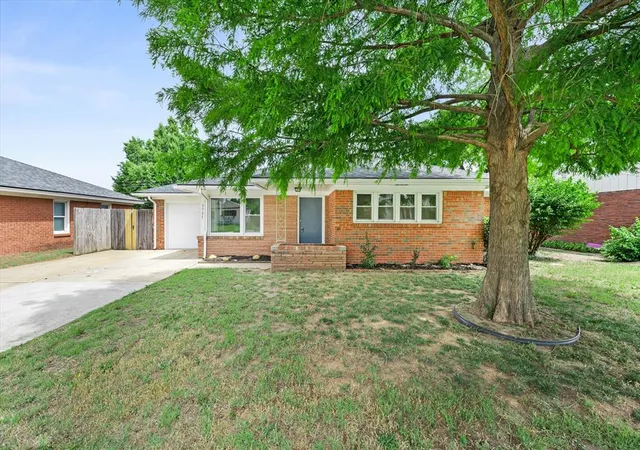 1st image of 3725 Nw 60th St, Oklahoma City, OK 73112 | MLS# 1232652