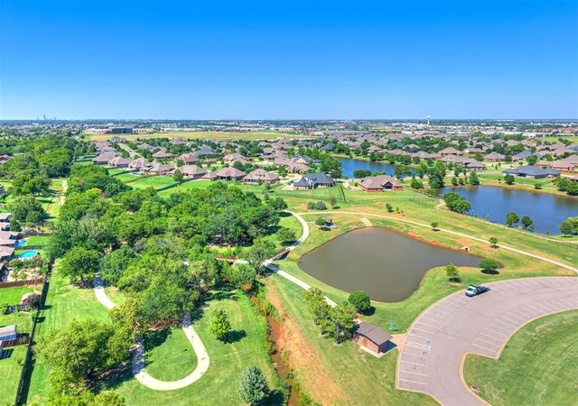 Homes for sale in Moore, OK | 1712 Sw 33Rd St, Moore, OK 73160 | MLS# 1232727