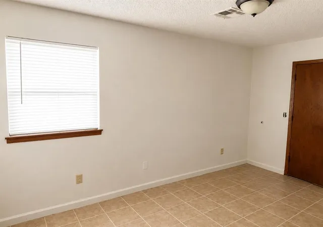 Listing Photo 4 - Condo for sale in building located at 828 NW 113th St, Oklahoma City, OK 73114