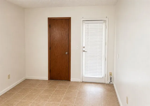 Listing Photo 2 - Condo for sale in building located at 828 NW 113th St, Oklahoma City, OK 73114 - Unit #