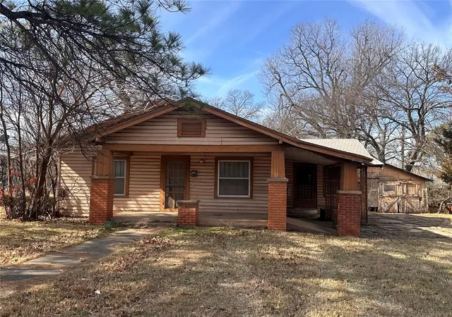 Homes for sale in Chickasha, OK | 924 S 13th St, Chickasha, OK 73018 | MLS# 1232752
