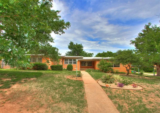 Photo 1 of Single family home for sale at 401 Nw 44th Street, Oklahoma City, OK 73118 | MLS# 1232767 | Listing updated on 2026-09-15