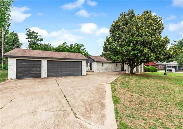 Homes for sale in El Reno, OK | 605 W Rogers St, El Reno, OK 73036 | MLS# 1232774