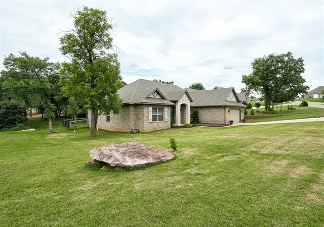2nd image of 8720 Tall Oaks Dr, Guthrie, OK 73044 | MLS# 1232796