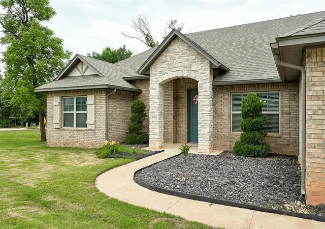 3rd image of 8720 Tall Oaks Dr, Guthrie, OK 73044 | MLS# 1232796