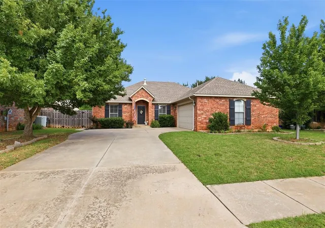 1st image of 2146 Thomas Trl, Edmond, OK 73003 | MLS# 1232798