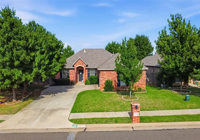 2nd image of 2146 Thomas Trl, Edmond, OK 73003 | MLS# 1232798
