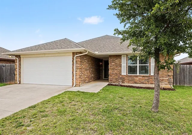 Photo 3 of Sale Pending at 7308 Park Meadow Dr, Oklahoma City, OK 73132 | MLS# 1232815 | Listing updated on 2026-08-18