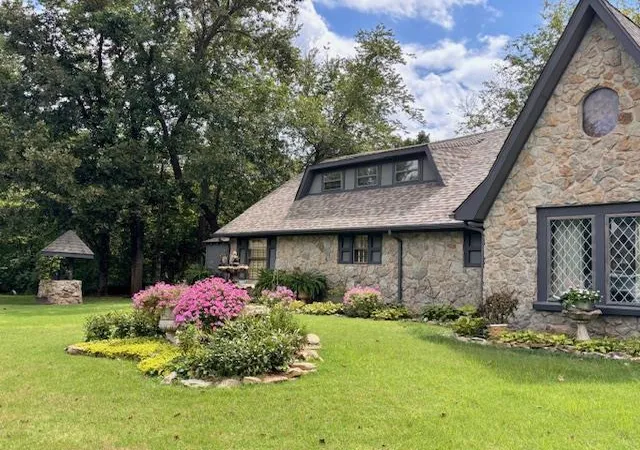 2nd image of 901 Birdcreek Ln, Guthrie, OK 73044 | MLS# 1232824