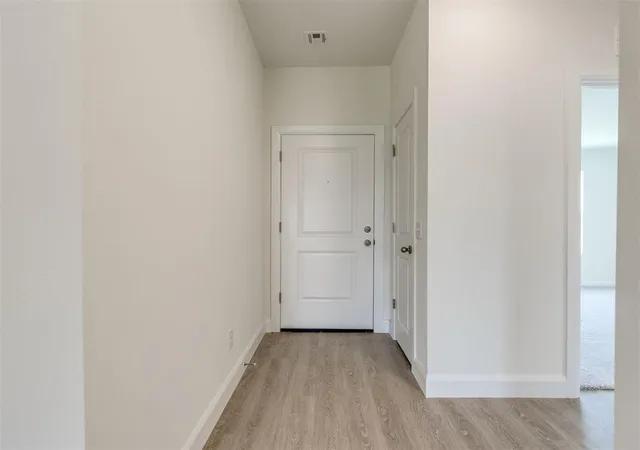 2nd image of 924 Hazy Brook Cir, Chickasha, OK 73018 | MLS# 1232830