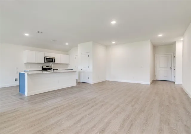 4th image of 924 Hazy Brook Cir, Chickasha, OK 73018 | MLS# 1232830
