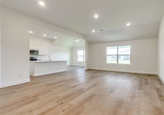 4th image of 920 Hazy Brook Cir, Chickasha, OK 73018 | MLS# 1232833