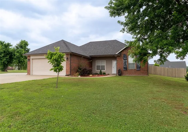 Homes for sale in Pauls Valley, OK | 16167 N County Road 3208, Pauls Valley, OK 73075 | MLS# 1232853