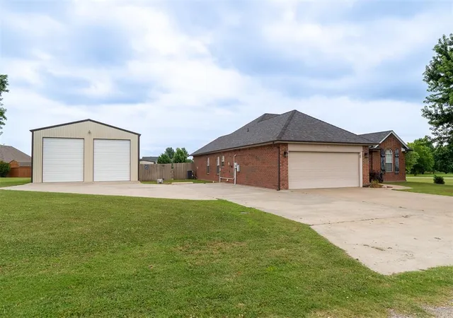 Homes for sale in Pauls Valley, OK | 16167 N County Road 3208, Pauls Valley, OK 73075 | MLS# 1232853