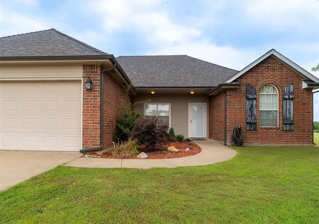 Homes for sale in Pauls Valley, OK | 16167 N County Road 3208, Pauls Valley, OK 73075 | MLS# 1232853