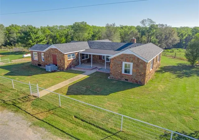 Homes for sale in Lindsay, OK | 17495 Hwy 19, Lindsay, OK 73052 | MLS# 1232870