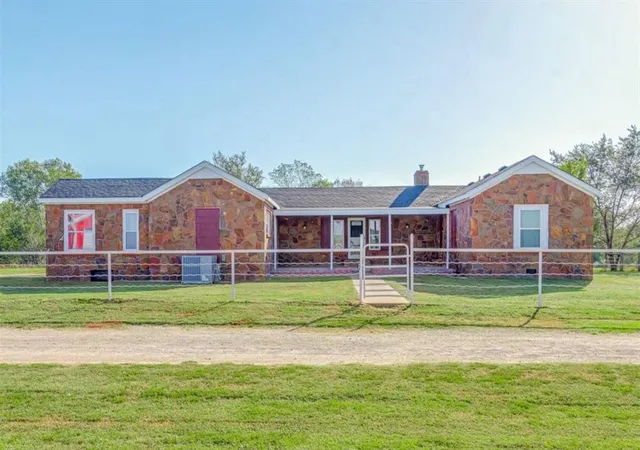 Homes for sale in Lindsay, OK | 17495 Hwy 19, Lindsay, OK 73052 | MLS# 1232870