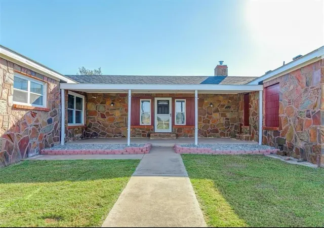 Homes for sale in Lindsay, OK | 17495 Hwy 19, Lindsay, OK 73052 | MLS# 1232870