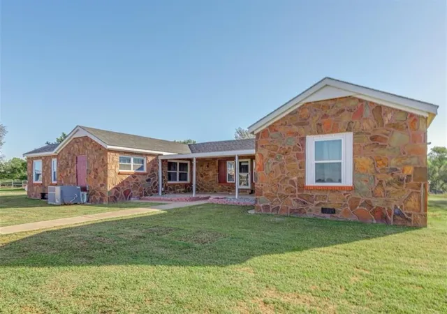 Homes for sale in Lindsay, OK | 17495 Hwy 19, Lindsay, OK 73052 | MLS# 1232870