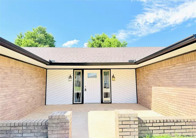 image of 121 W Vail Dr, Yukon, OK 73099 | MLS# 1232896