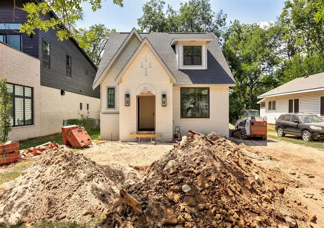 Photo 1 of Sale Pending at 818 S Pickard St, Norman, OK 73069 | MLS# 1232900 | Listing updated on 2026-09-23