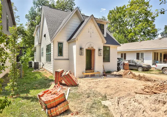 Photo 3 of Sale Pending at 818 S Pickard St, Norman, OK 73069 | MLS# 1232900 | Listing updated on 2026-09-23