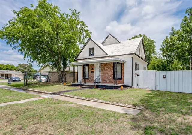 Photo 2 of Sale Pending at 309 N Louisa Ave, Shawnee, OK 74801 | MLS# 1232919 | Listing updated on 2026-08-10
