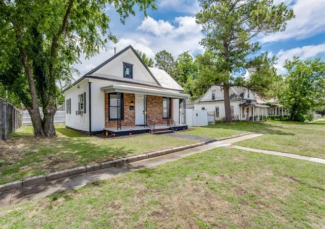 Photo 3 of Sale Pending at 309 N Louisa Ave, Shawnee, OK 74801 | MLS# 1232919 | Listing updated on 2026-08-10