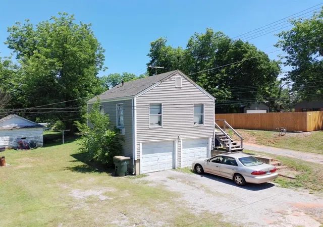 2nd image of 925 W Chickasha Ave, Chickasha, OK 73018 | MLS# 1232959