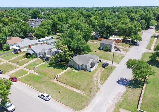 22nd image of 925 W Chickasha Ave, Chickasha, OK 73018 | MLS# 1232959