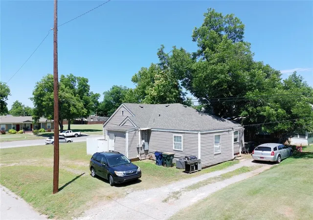 3rd image of 925 W Chickasha Ave, Chickasha, OK 73018 | MLS# 1232959