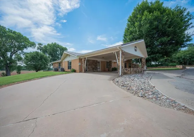 Homes for sale in Binger, OK | 407 S Third St, Binger, OK 73009 | MLS# 1232962