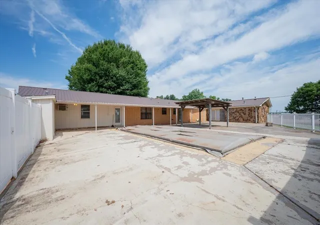 Homes for sale in Binger, OK | 407 S Third St, Binger, OK 73009 | MLS# 1232962