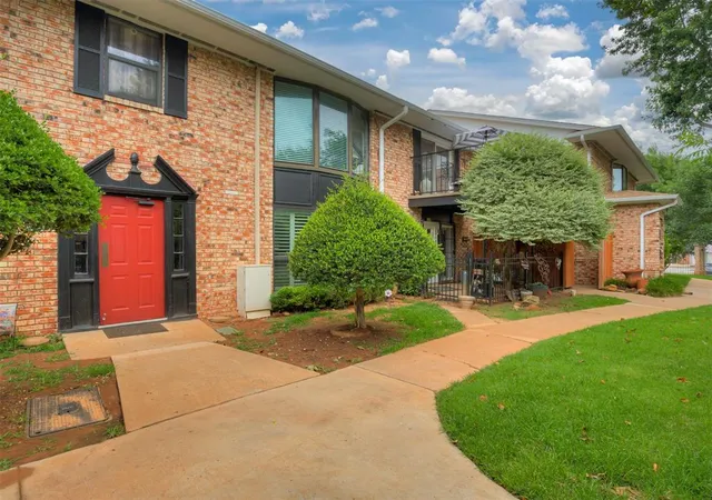3rd image of 2527 NW 62nd St, Oklahoma, OK 73112