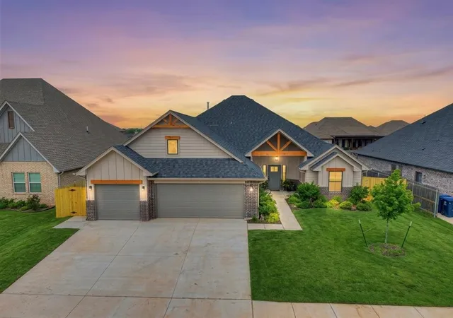 2nd image of 401 Braxton Wy, Yukon, OK 73099 | MLS# 1233010